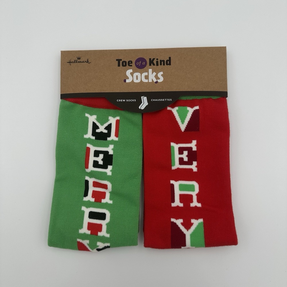 Hallmark Toe of a Kind Christmas Crew Socks Very Merry‎ One Size
